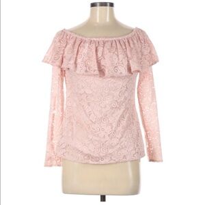 𝅺NWT lace blouse